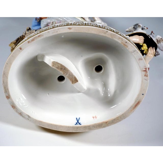 Large Meissen Roccoco the Approach Figurine attributed to J.C. Schoenheit, 1850 For Sale - Image 9 of 10