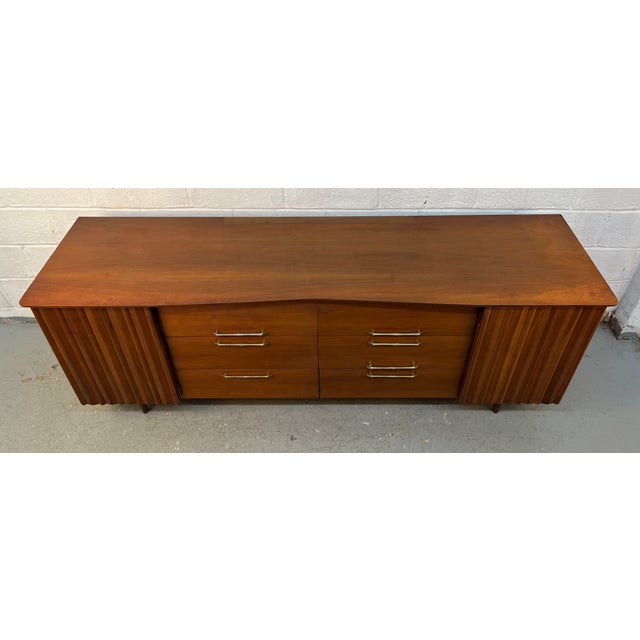 Young Manufacturing Young Manufacturing Mid-Century Modern Walnut Lowboy Dresser, Attributed For Sale - Image 4 of 13