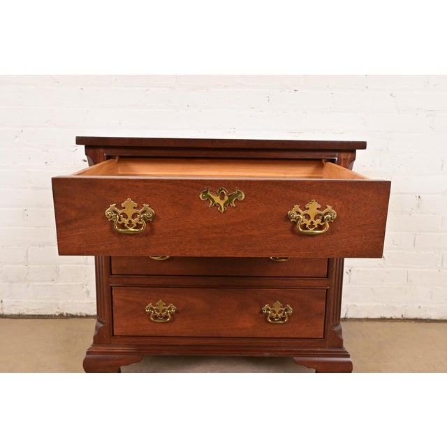 Wood Baker Furniture Georgian Carved Mahogany Bedside Chest, Newly Refinished For Sale - Image 7 of 14