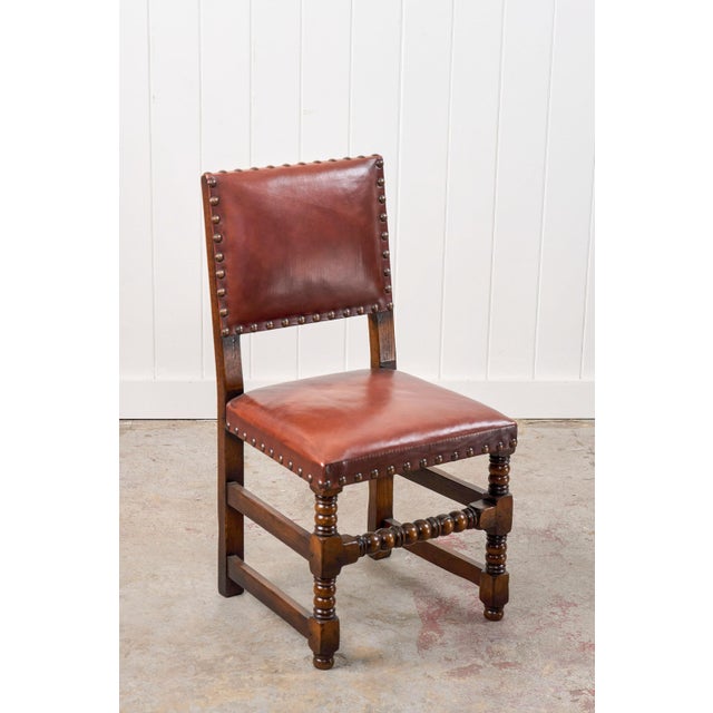 Set of 10 | English Cromwellian Style Oak Bobbin Stretcher Base Dining Chairs With Leather Upholstery (C. 1920) For Sale - Image 9 of 10