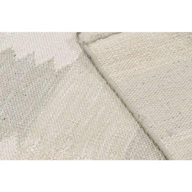 Textile Rug & Kilim’s Scandinavian Style Rug in Taupe and White With Geometric Pattern For Sale - Image 7 of 7