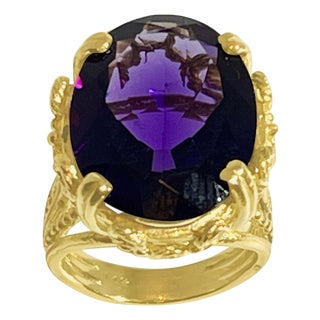 13 Carat Oval Bolivian Amethyst Cocktail Ring in 14 Karat Yellow Gold For Sale