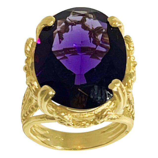 13 Carat Oval Bolivian Amethyst Cocktail Ring in 14 Karat Yellow Gold For Sale