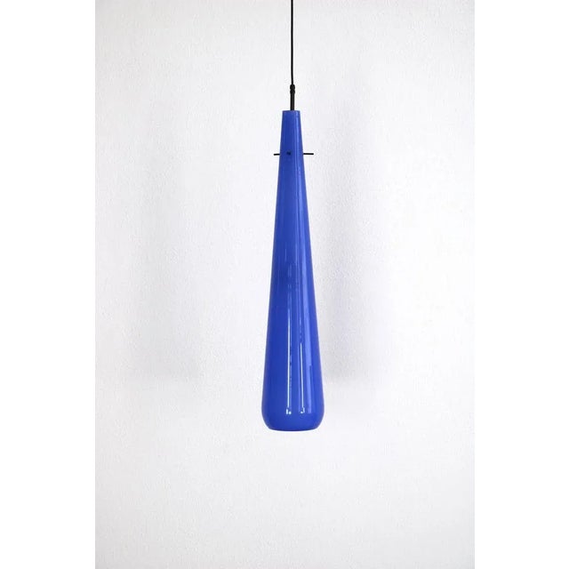 This Italian glass light was made by Vistosi in 1950. It is made of beautiful, blue muranoglas and hangs out of the...