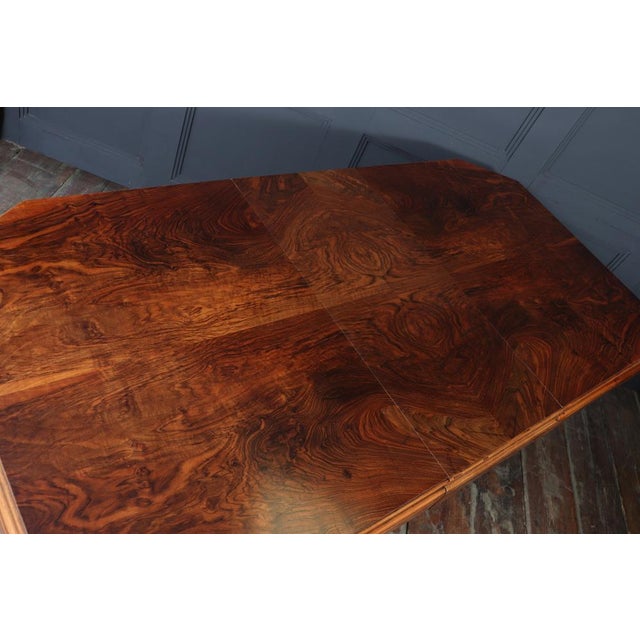 English Art Deco Extending Dining Table in Walnut, 1930 For Sale - Image 10 of 18