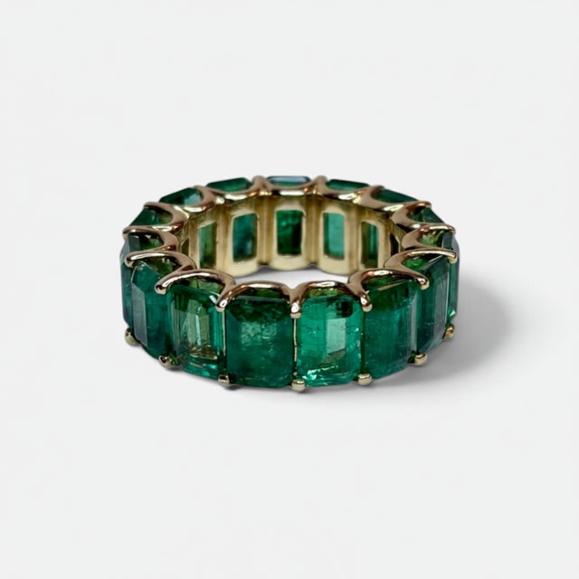 Metal Natural 12 Ct High Quality Zambian Emerald Cut Emerald Eternity Band/ Ring 14 Kg For Sale - Image 7 of 8