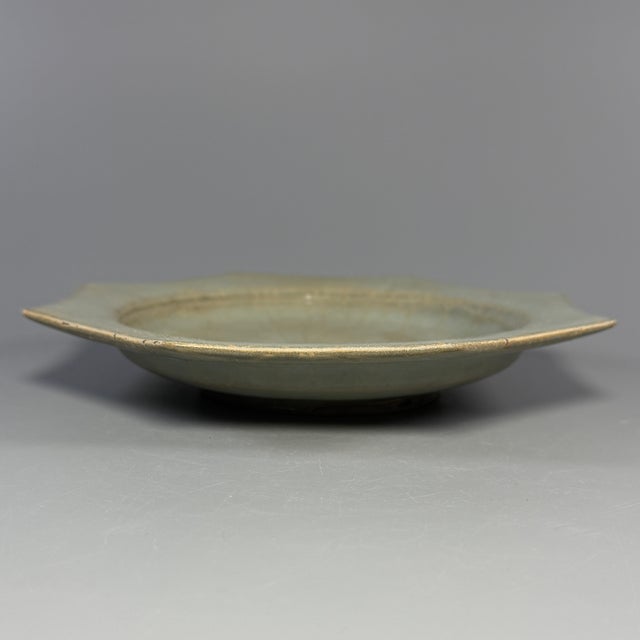 Antique Chinese Celadon Octagonal Foliate‑Rim Plate, Collectible Antique For Sale - Image 4 of 6