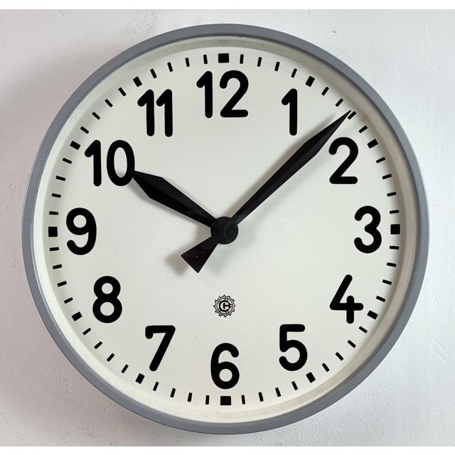 Metal Large Industrial Grey Factory Wall Clock from Chronotechna, 1950s For Sale - Image 7 of 17