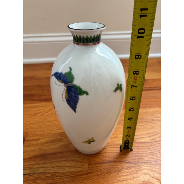 White Vintage Japanese Fukagawa Seiji Arita Porcelain Butterfly Vase For Sale - Image 8 of 8