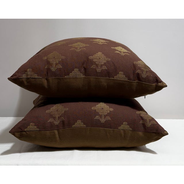 Traditional Pair of Schumacher Rubia Embroidery Pillows For Sale - Image 3 of 8