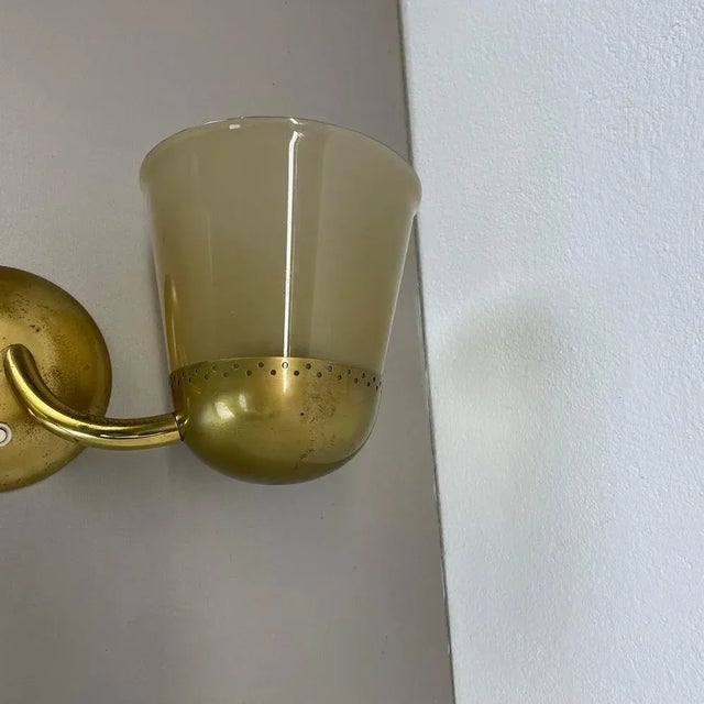 Minimalist Brass and Glass Theatre Wall Light in the style of Stilnovo, Italy, 1920s For Sale - Image 6 of 18