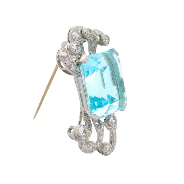 Retro 14.00 Carat Aquamarine Diamond Platinum 14k Gold Brooch For Sale - Image 4 of 6
