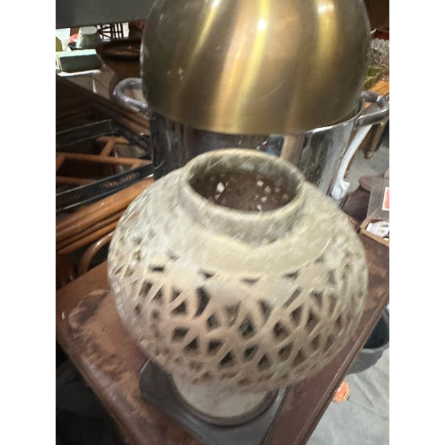 Up for consideration is a beautiful vintage cream colored ceramic abstract table lamp. This is an eye-catching piece that...