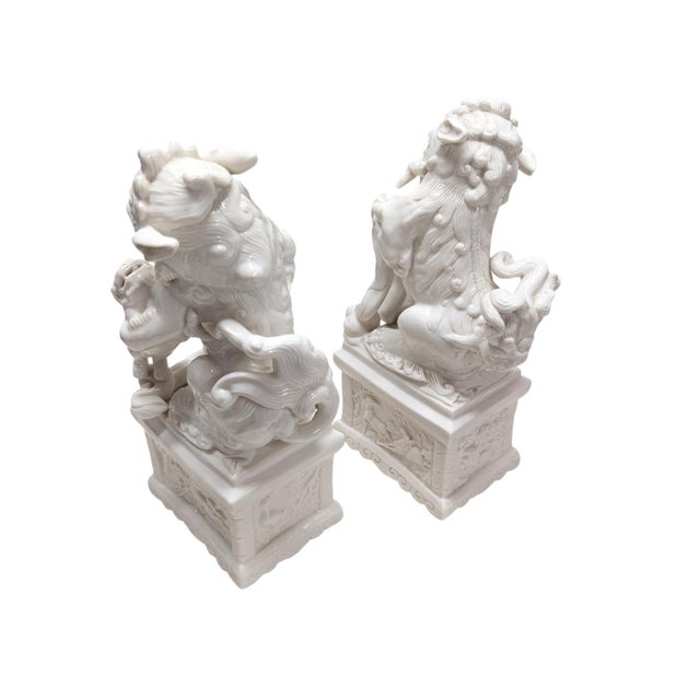Pair of Vintage Chinese Porcelain Blanc De Chine Foo Dog Statues. For Sale In Los Angeles - Image 6 of 9