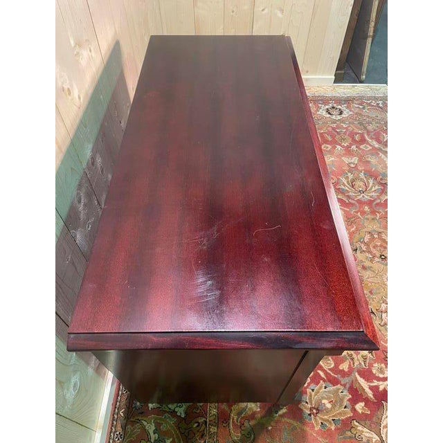 Traditional Empire Style Chest of Drawers in Mahogany For Sale - Image 3 of 8