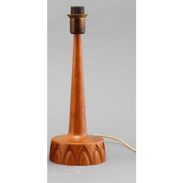 Table Lamps in Sculpted Teak Wood by Stilamatur Tranas, Sweden, 1960s, Set of 2 For Sale - Image 4 of 7