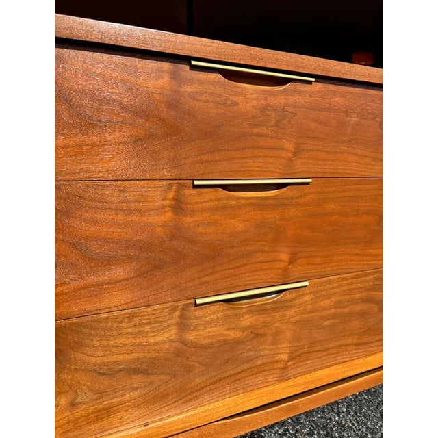 Brown Fully-Refinished Mid Century Kent Coffey Tableau Sixer For Sale - Image 8 of 9