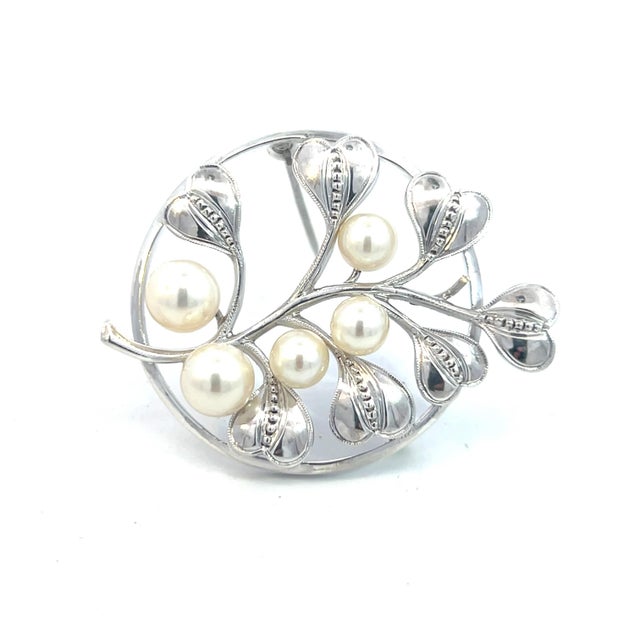 1990s Mikimoto Estate Akoya Pearl Circular Flower Brooch Pin Sterling Silver For Sale - Image 11 of 12