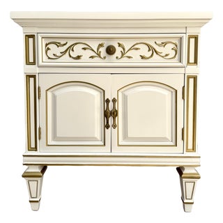 1970s Thomasville Nightstand Newly Refinished in White With Hand-Painted Gold Details For Sale