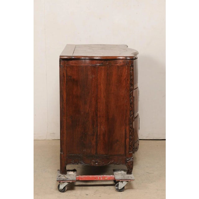 18th Century French Régence Serpentine Commode For Sale - Image 10 of 12