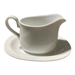 Vintage Corning by Japan Ceramic Gravy Boat W/ Drip Plate in “Frost White” For Sale
