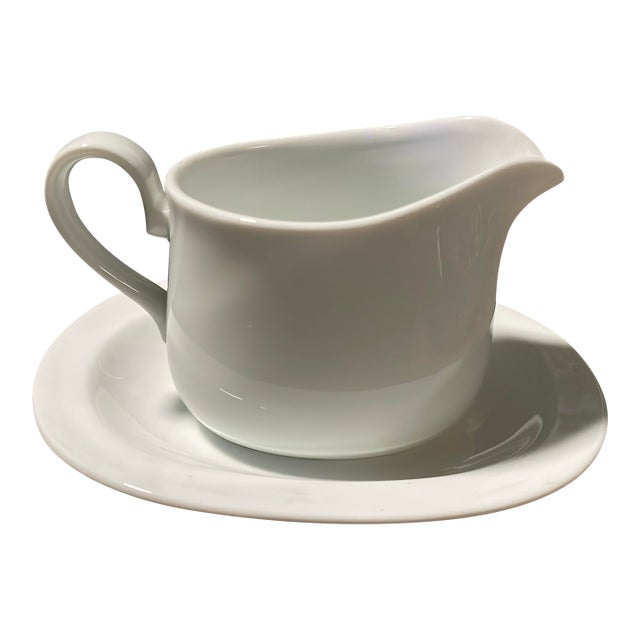 Vintage Corning by Japan Ceramic Gravy Boat W/ Drip Plate in “Frost White” For Sale