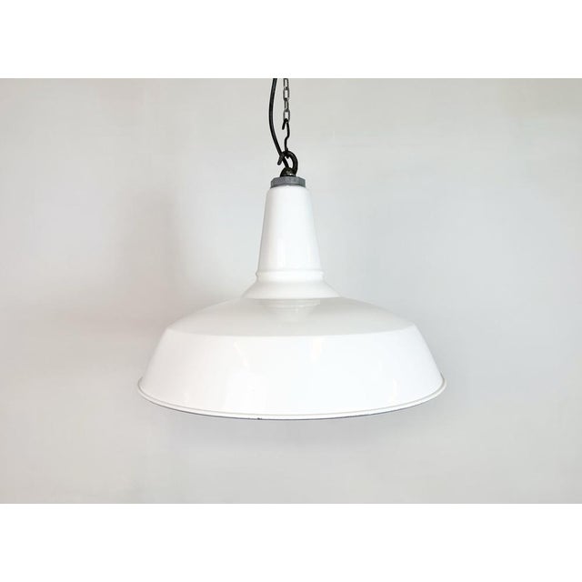 Large Industrial white enamel factory pendant light made by Benjamin in United States during the 1960s. White enamel...