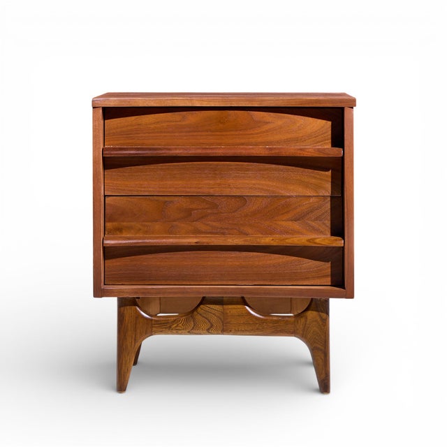 Wood Mid 20th Century Young Manufacturing Mid Century Curved Walnut Nightstands - Pair For Sale - Image 7 of 11