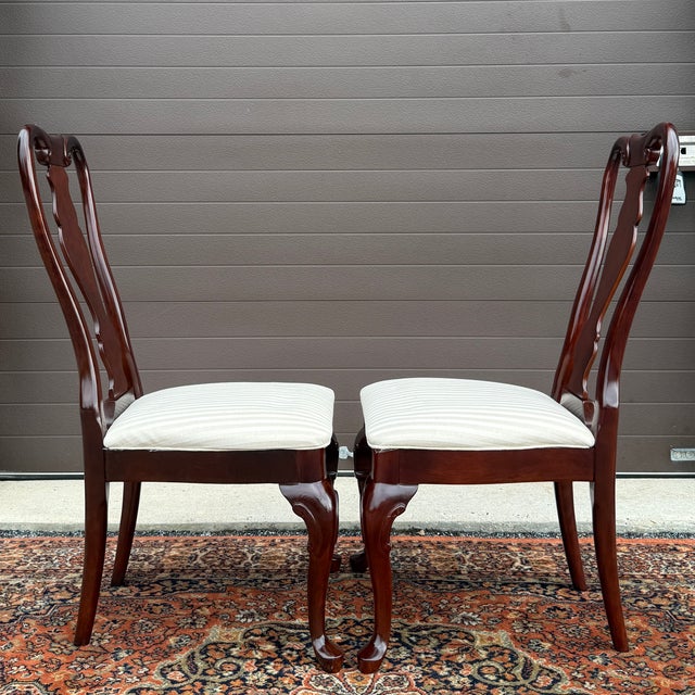 Auburn 1990s Sumter Cabinet Co. Traditional Queen Anne Solid Cherry Dining Chairs - A Pair (A) For Sale - Image 8 of 12