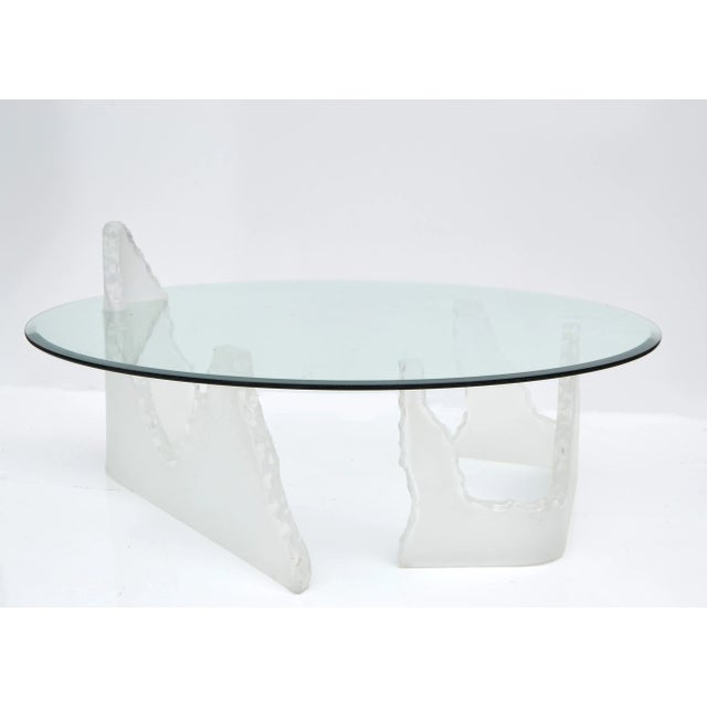 Lion in Frost Style Lucite Iceberg Coffee, Cocktail Table Round Glass Top 1970 For Sale In Miami - Image 6 of 12