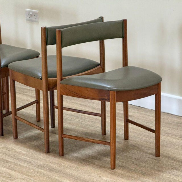 Dunvegan Round Extending Dining Table and Chairs in Teak by Tom Robertson for McIntosh, Scotland, 1960s, Set of 5 For Sale - Image 17 of 18