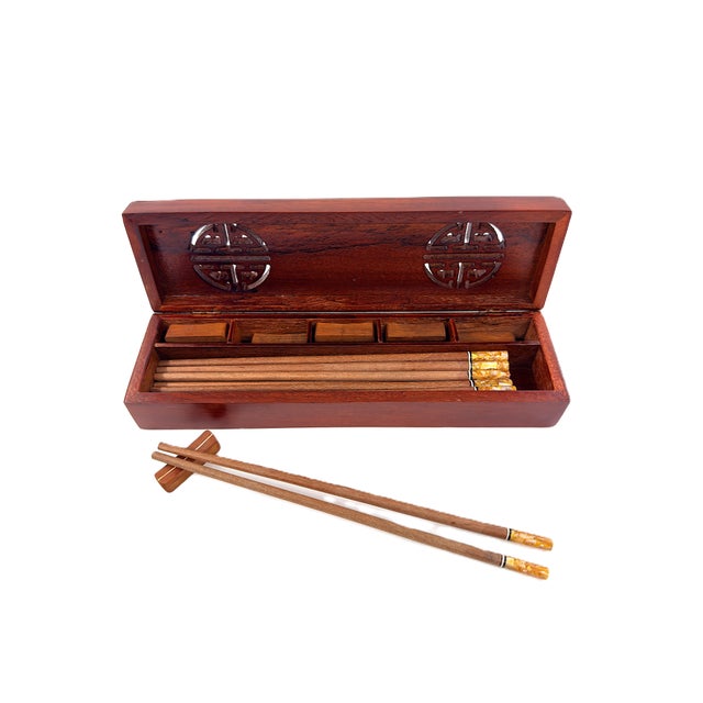 2020s Asian Modern Vietnamese Wooden Chopsticks for 8 With Yellow Mother of Pearl Marbled Tips Decorative Storage Box and Coordinating Rests - 25 pcs For Sale - Image 5 of 11