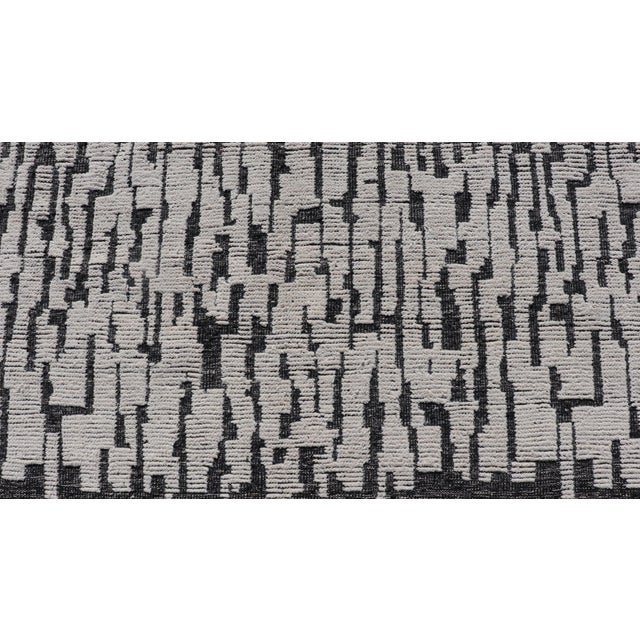 Early 21st Century Contemporary Moroccan Rug in White and Black by Keivan Woven Arts 9'10 X 15'1 For Sale - Image 5 of 11