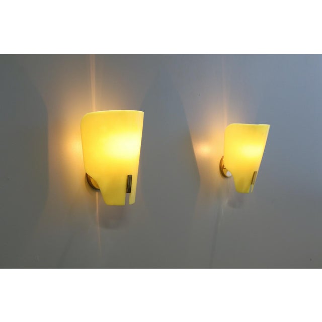 Model 167 PX Methacrylate Yellow Wall Lights by Gino Sarfatti for Arteluce, 1950, Set of 2 For Sale - Image 6 of 10