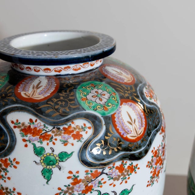 Japanese Pair of large Imari Porcelain Vases, Japan, Late 19th 20th Century For Sale - Image 3 of 18