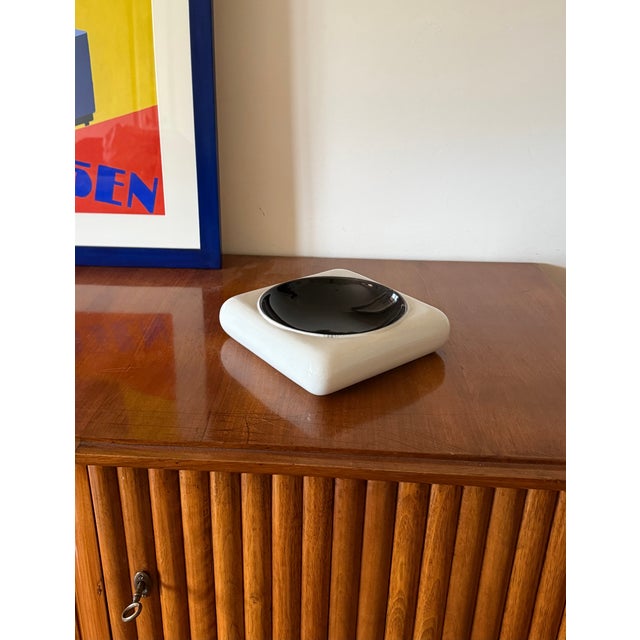 Space Age Black and White Ceramic Ashtray / Vide Poche, Italy 1970s For Sale - Image 9 of 12