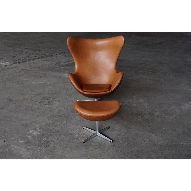 1960s Set of Early Egg Chair and Ottoman by Arne Jacobsen for Fritz Hansen, Denmark, 1960s For Sale - Image 5 of 11