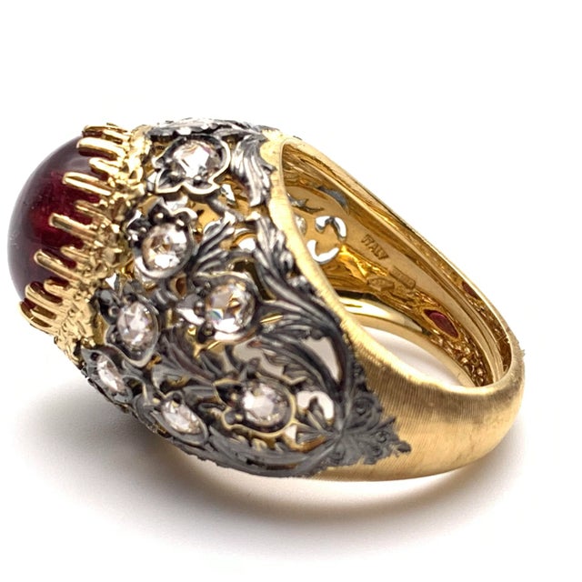 This is part of Chairish’s Fine Jewelry assortment. This ring is hand-made from 18 karat yellow and black gold and...