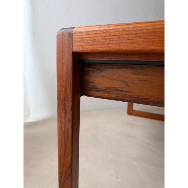The low, elongated proportions and the continuous teak give this coffee table by Aksel Kjersgaard a particularly serene...