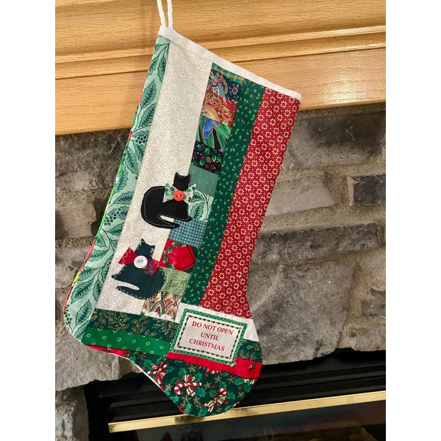 Green Vintage 1999 Signed "Lw" Primitive Folk Art Patchwork Christmas Stocking With Cat Applique Excellent Condition For Sale - Image 8 of 11