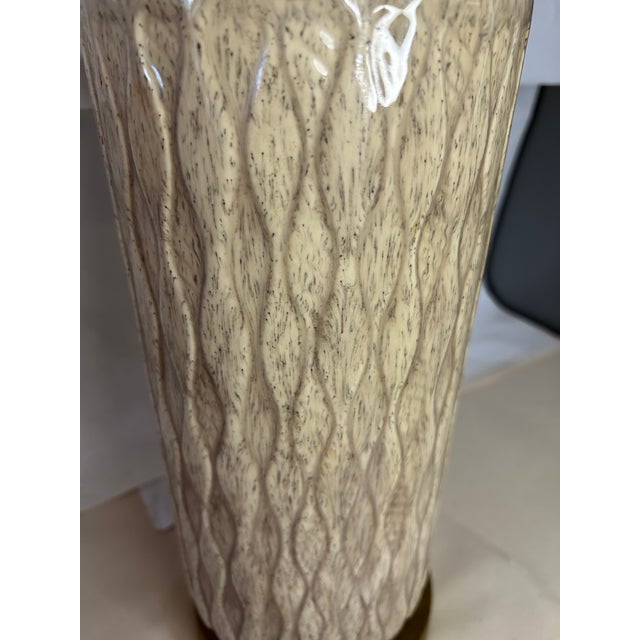 1960s Vintage French Glazed Porcelain Table Lamp With Brass Base 3-Way Switch For Sale - Image 5 of 9