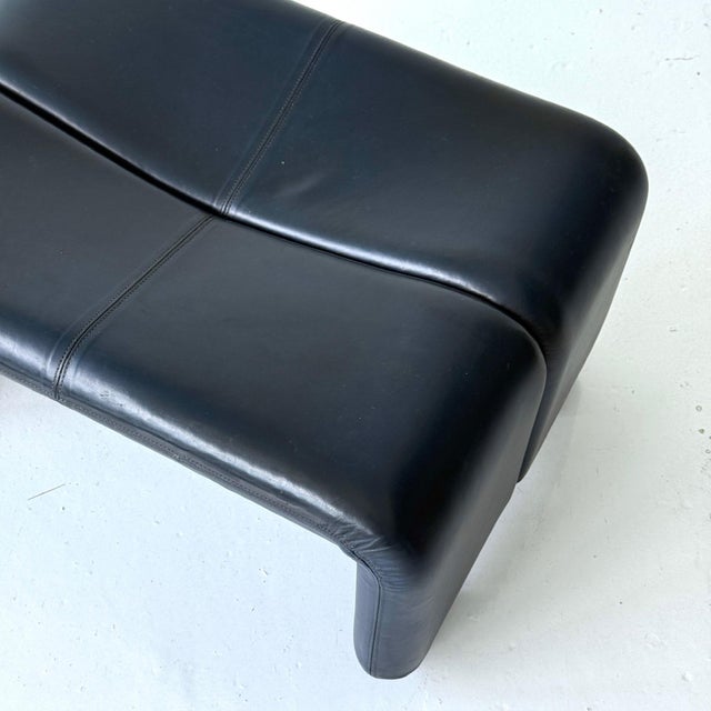 Mid-Century Modern 1960s Coronado Navy Leather Ottoman Attributed to Afra + Tobia Scarpa for B&b Italia For Sale - Image 3 of 5