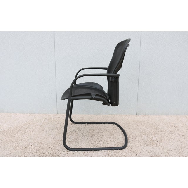 Herman Miller Herman Miller Ergonomic Aeron Side/Guest or Desk Chair Size B in Carbon Mesh For Sale - Image 4 of 12