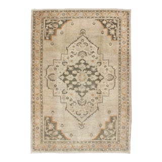 Vintage Turkish Oushak Rug With Floral Medallion Design in Light Tones For Sale