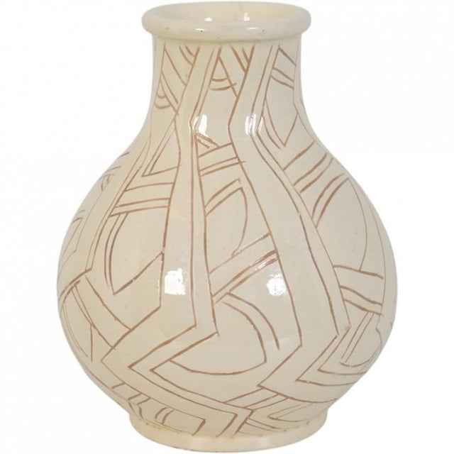 Herman Kæhler white ceramic vase. The vase is from the 1940s and appears in good condition. Height: 17 / Diameter: 32 Cm