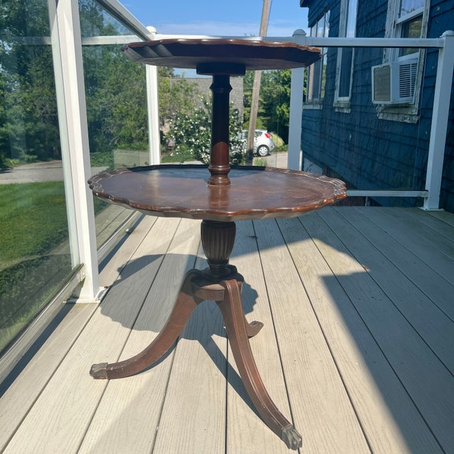 Traditional Early 20th Century Ferguson Bros MFG Mahogany Pie Crust Two-Tier Dumbwaiter Table For Sale - Image 3 of 9