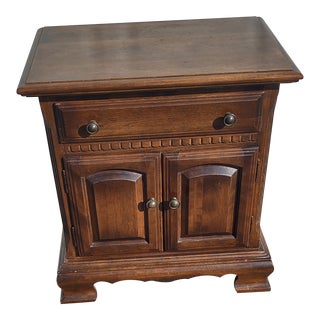 1990s Ethan Allen Traditional Style Nightstand For Sale