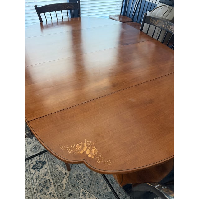 1970s 1970s L Hitchcock Cloverleaf Table and 8 Chairs and Two Leaves For Sale - Image 5 of 15