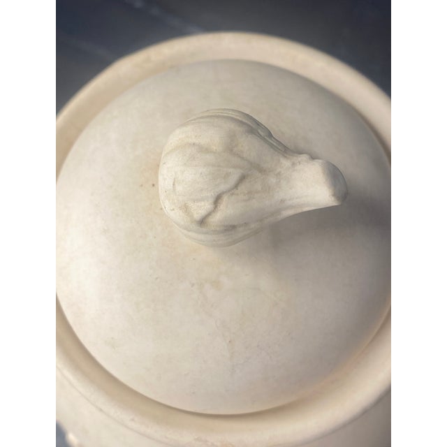1970s Vintage Cook's Club Ceramic Garlic Keeper With Garlic-Shaped Finial For Sale - Image 5 of 5