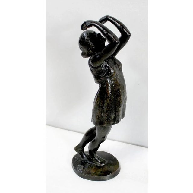 Round Bronze Patina Brown signed Georges Halbout of Tanney (1895-1986), French sculptor Figurative. It also carries on...